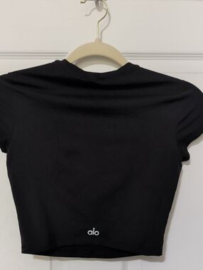 ALO Yoga Black Cropped Tee